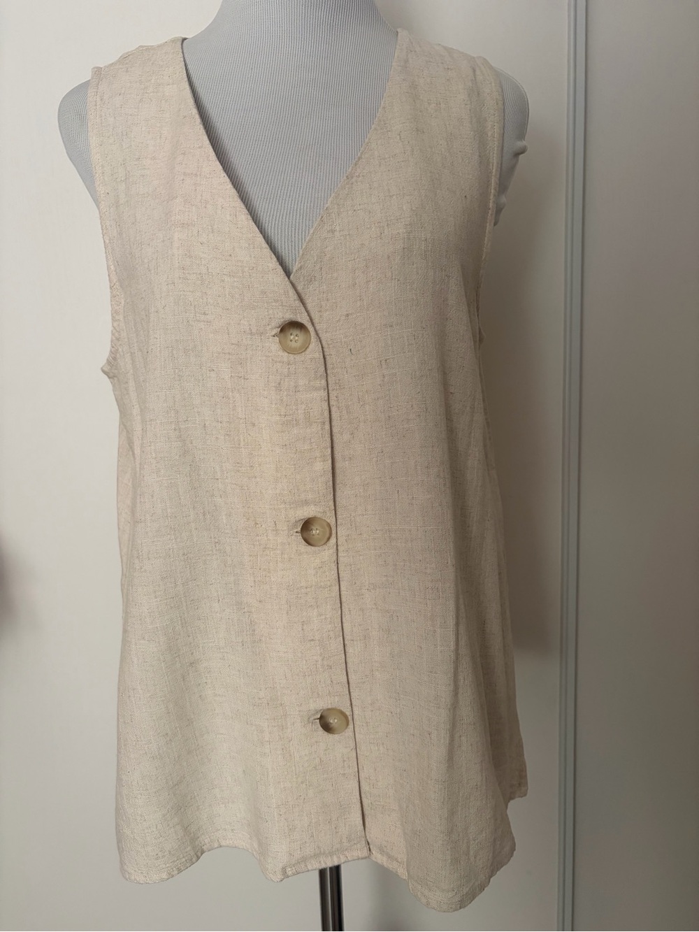 Zenana Outfitters Sleeveless Button-Front Tunic - Cream